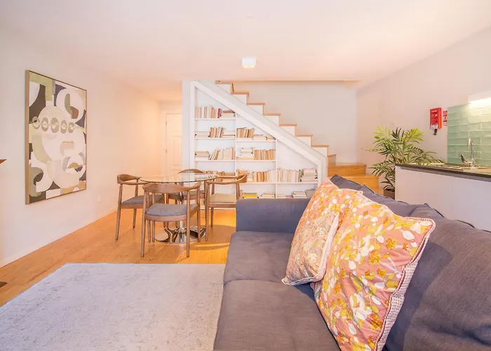 Almada 151 דירה *