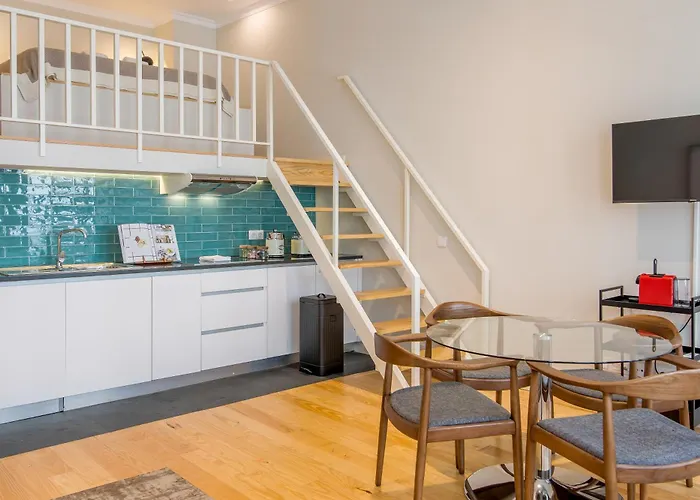 Almada 151 דירה *