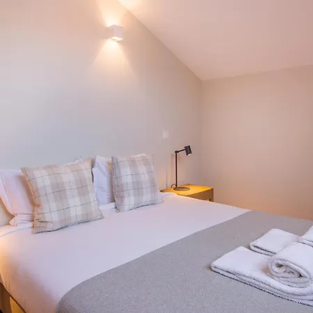 Almada 151 * Порту