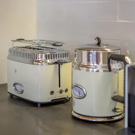 Almada 151 아파트