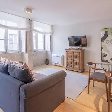 Appartement Almada 151 *