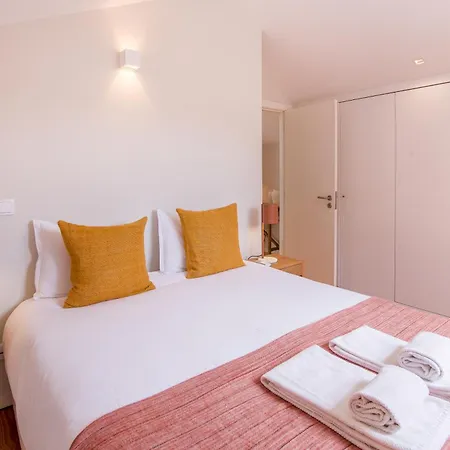 Appartement Almada 151 *