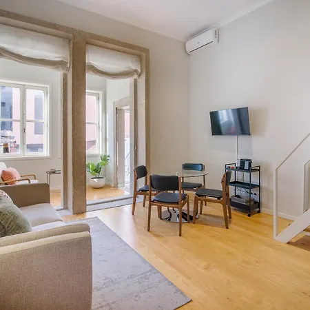 Appartement Almada 151 *